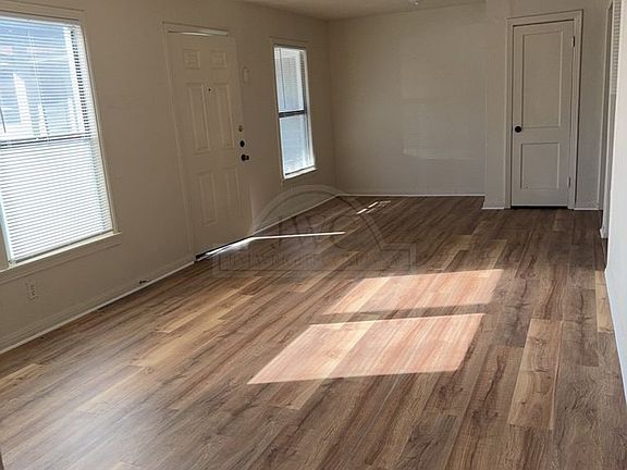 3rd image of 813 Estelle Ave