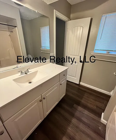 5546 S Lewis Ct — Photo 4