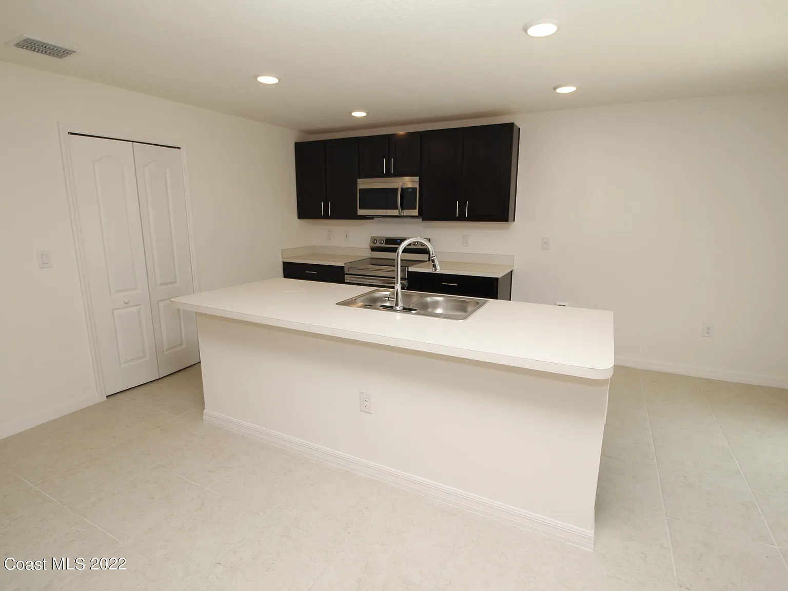 4 bed, 2.0 bath, 1867 sqft, $1,895 — Photo 2