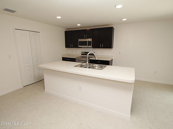 2nd image of 1450 Traverse St SE
