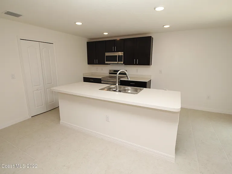 1450 Traverse St SE — Photo 2