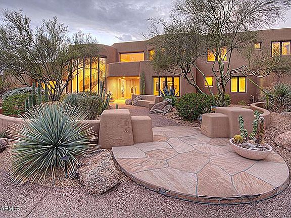 5th image of 933 E Adobe Dr