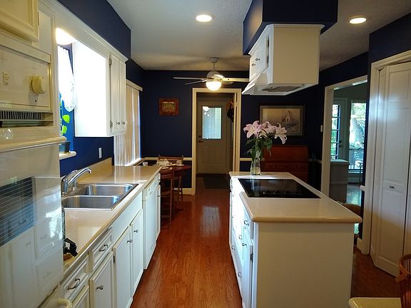 3rd image of 2219 Pine River Dr