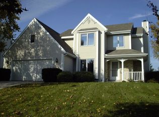 618 Shady Glen Ln, Saukville, WI 53080