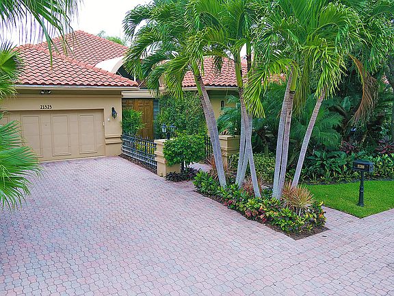 Home For Sale In Boca Grove