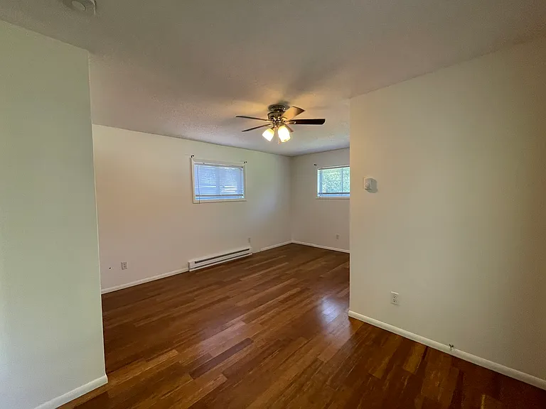 1025 22nd St NE — Photo 16