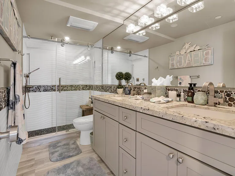 899 Jeffery St #714 — Photo 21