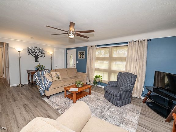 4th image of 30913 Ronald Dr