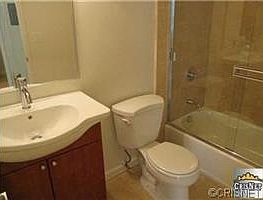 5th image of 20327 Saticoy St Unit 211