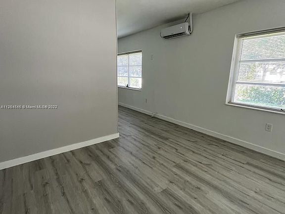 2nd image of 1001 SW 4th Ave #2