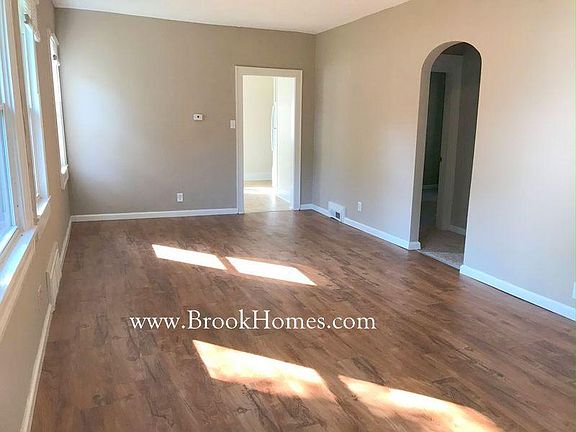 3rd image of 606 S Auburn St