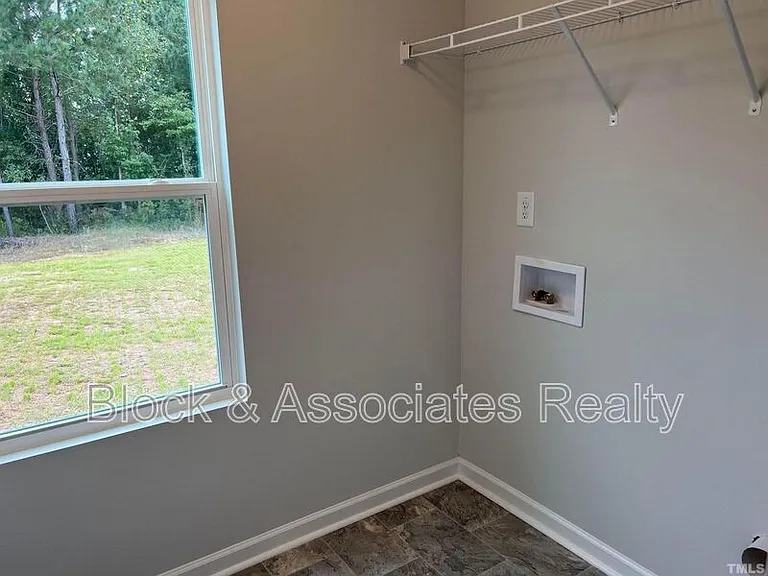 179 Maple Tree Ln — Photo 9