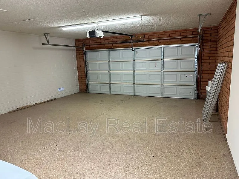 3 bed, 2.0 bath, 1700 sqft, $2,300 — Photo 4