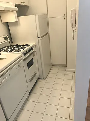 Rented by Carlyle Property Management | media 10