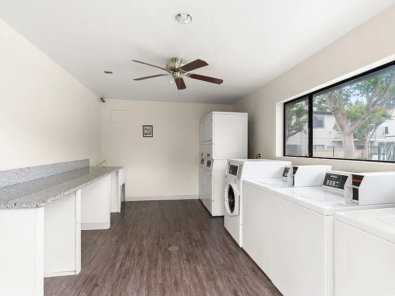 Parkview Palms Apartments- Riverside, CA — Photo 38