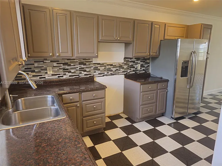 2523 NW 13th Ave #2521 — Photo 3
