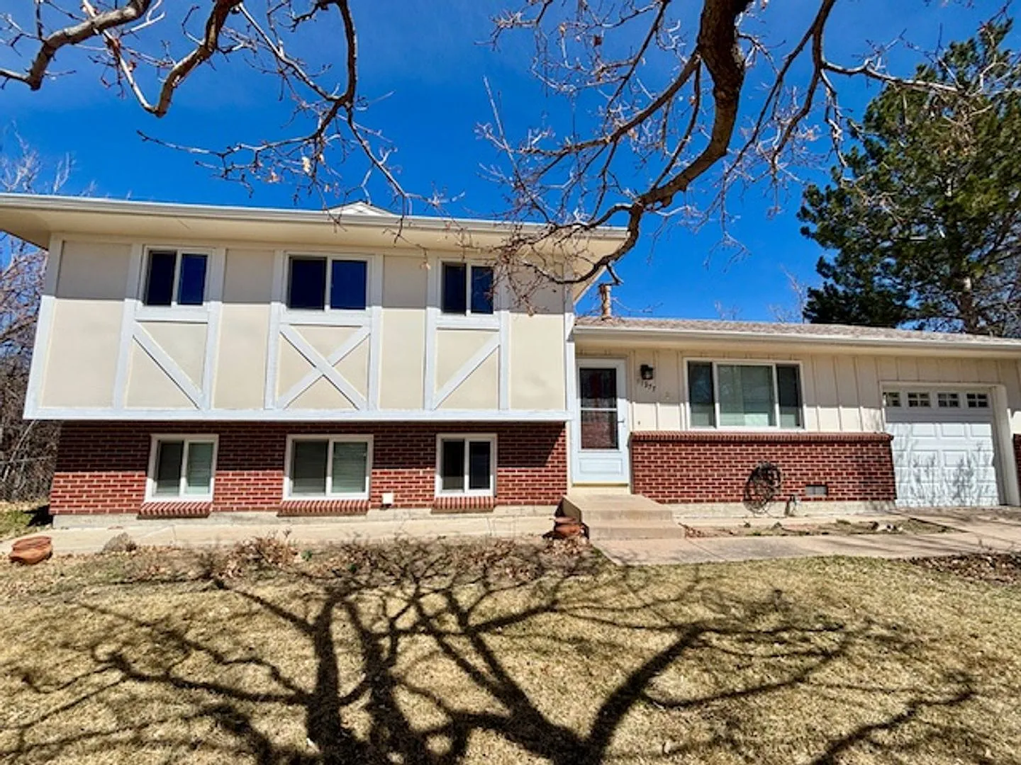 Amazing Home On Quiet Cul-de-sac — Photo 2