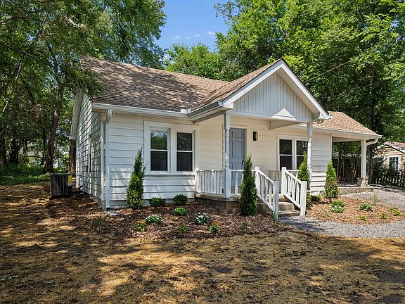 3rd image of 3701 Travis Ct