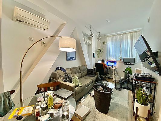 5th image of 69 Ten Eyck St #1W