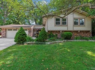 8369 Burning Bush Rd, Grosse Ile, MI 48138