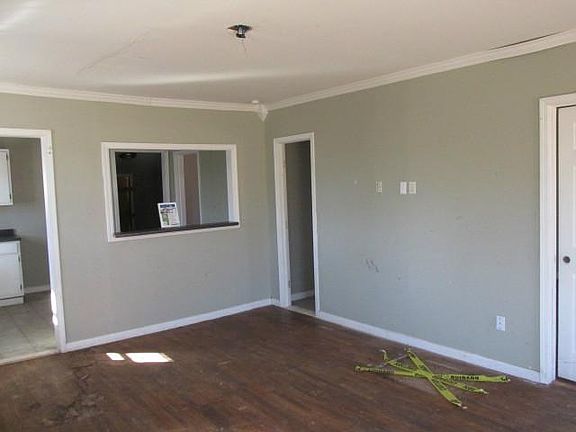 4th image of 4416 E Wilshire Blvd