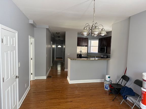 3rd image of 1003 N Sacramento Ave #1