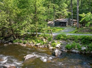 1021 Country Creek Ln, East Stroudsburg, PA 18302