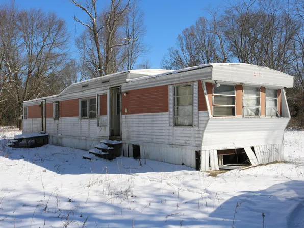 3611 E 8th St, White Cloud, MI 49349