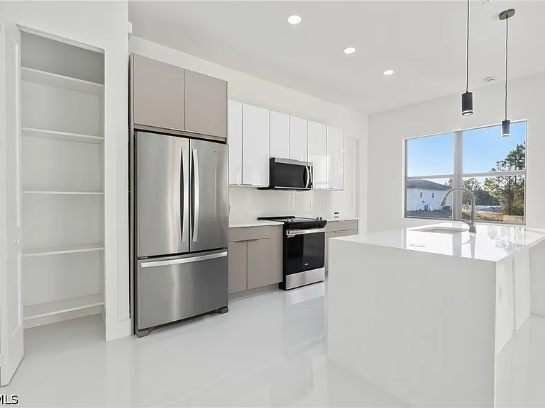 566 Eisenhower Blvd — Photo 15