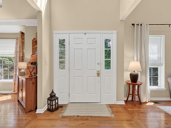 3rd image of 801 Huntington Drive