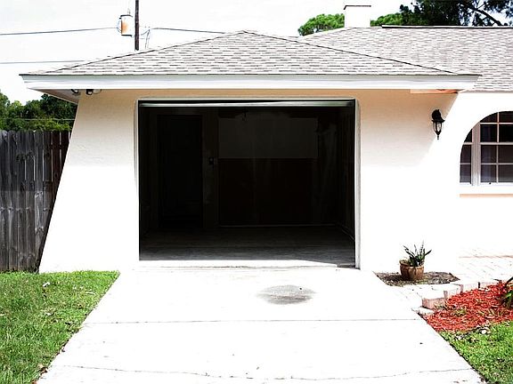 4th image of 3030 Linwood Dr
