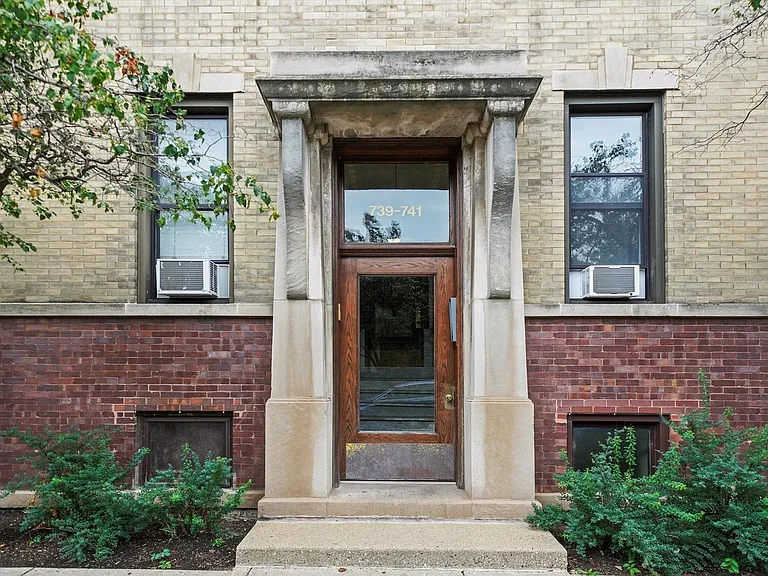741 W Wellington Ave #1 — Photo 13
