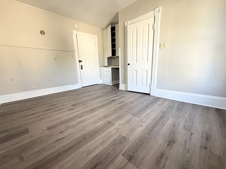 221 N Pinckney St — Photo 9