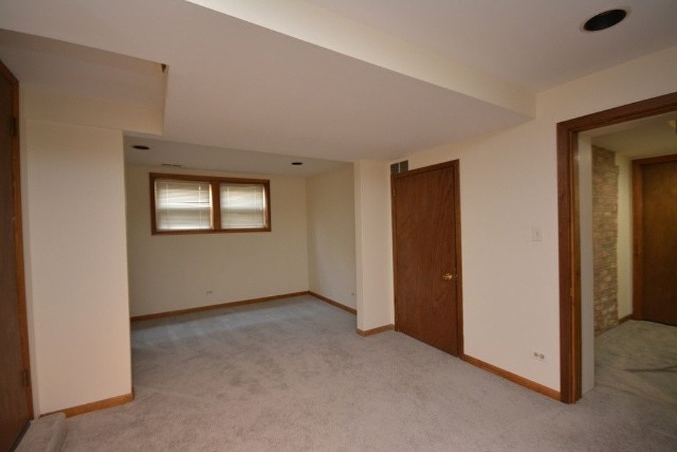 Building Photo 3