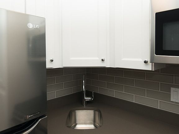 5th image of 817 W Lakeside Pl APT 602