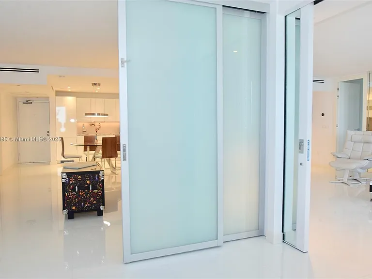 2301 Collins Ave #815/814 — Photo 10