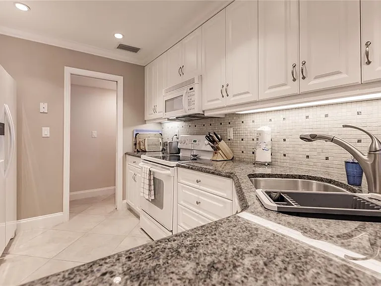 6052 W Peppertree Way #235B — Photo 16