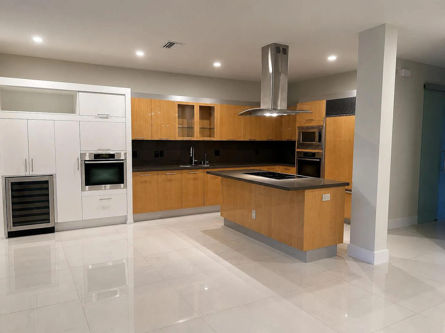 5 bed, 4.0 bath, 2672 sqft, $8,450 — Photo 3
