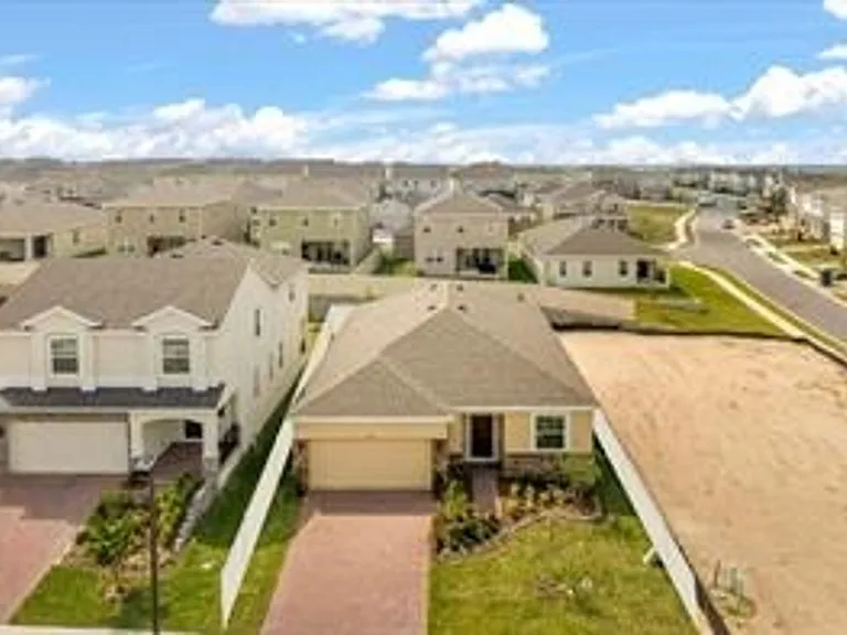 7991 Syracuse Dr — Photo 2