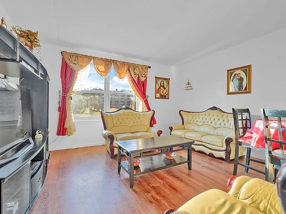 4th image of 837 Washington Ave APT 4H