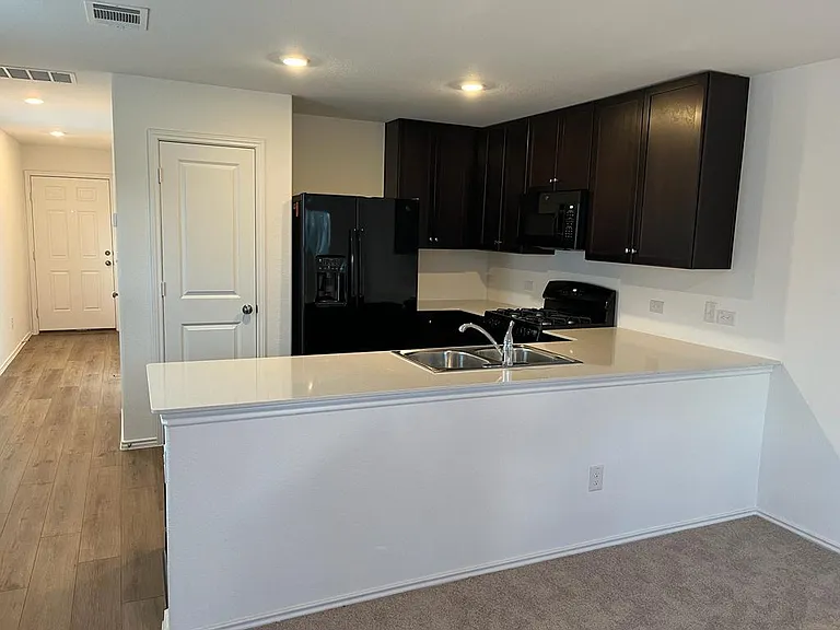 41 Trinity Cir #41 — Photo 5