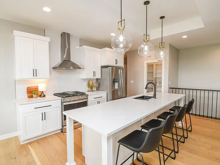 1520 N Marlowe Ave — Photo 2
