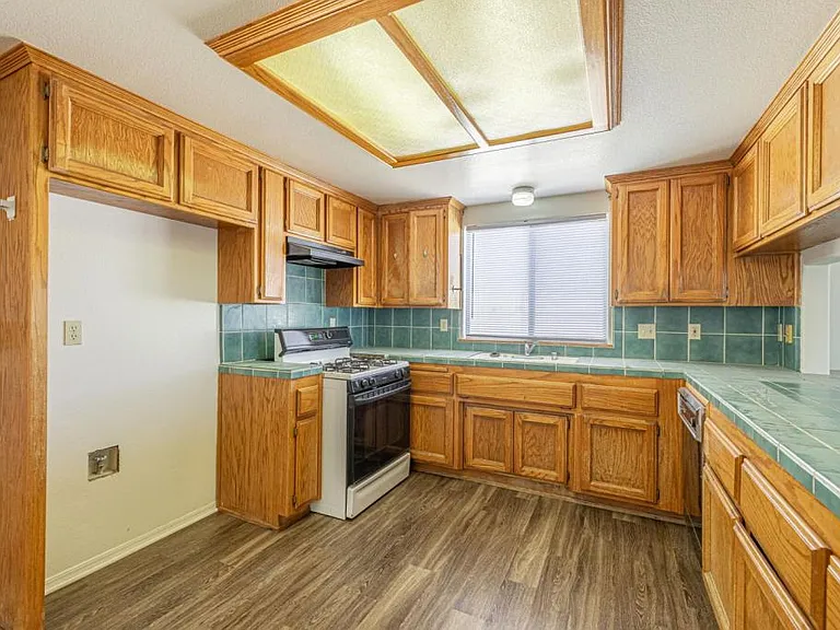 6940 Quezon Ave — Photo 14