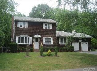 72 Pennsylvania Ave, Medford, NY 11763