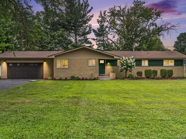 1206 Torpey Dr, Troy, MI 48083