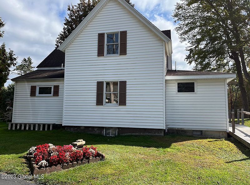 5th image of 383 Maple Avenue