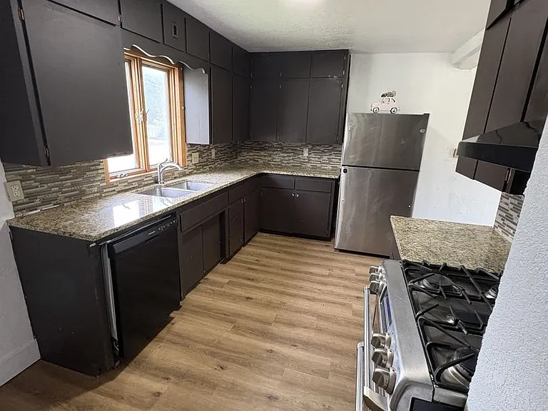 1204 Bluff St — Photo 1