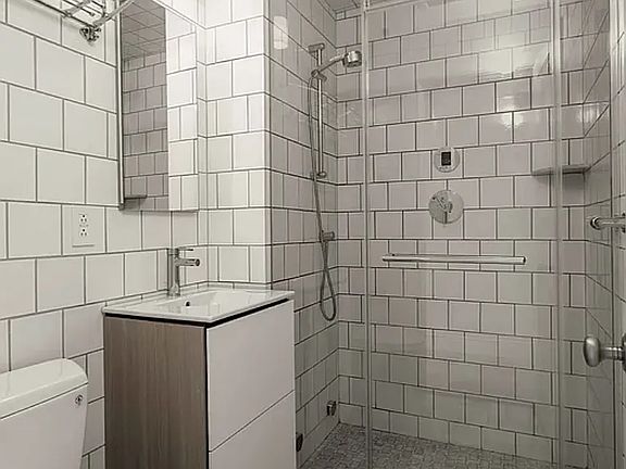 5th image of 242 Elizabeth St #3