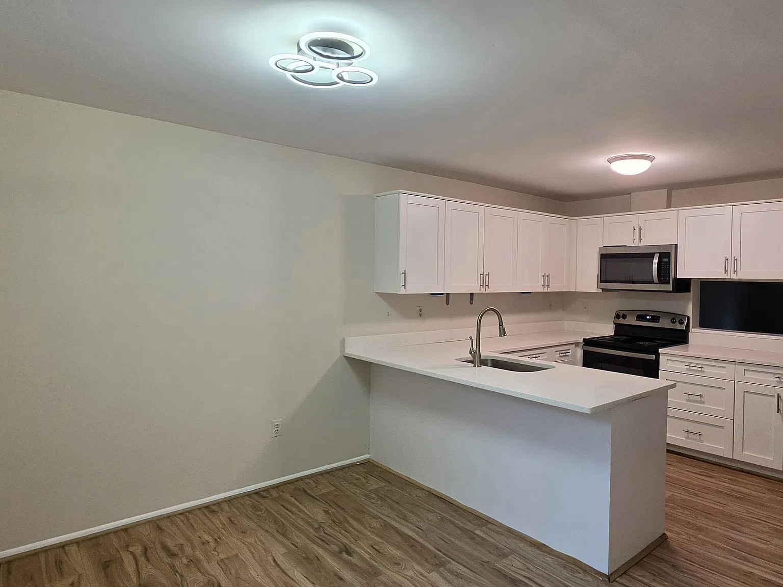 4 bed, 3.5 bath, 1987 sqft, $2,895 — Photo 3