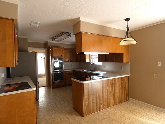 4th image of 9010 Donys Dr